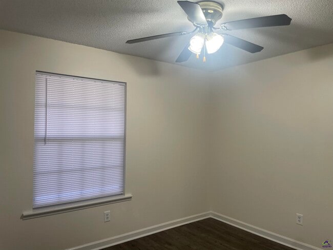 Building Photo - 260 Somerset Dr