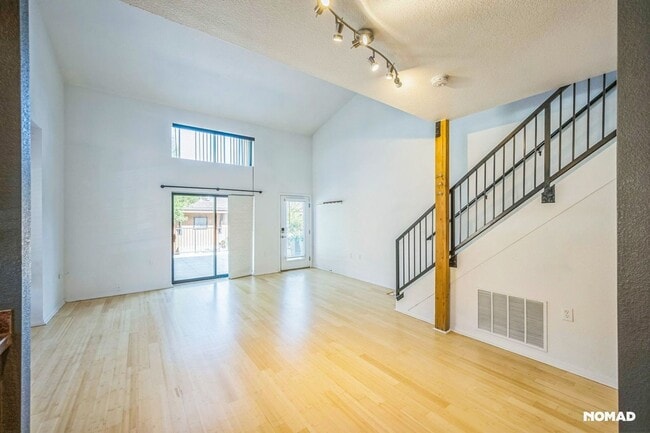 Building Photo - 2 Bedroom 2 Bathroom Loft Condo in RiNo (R...