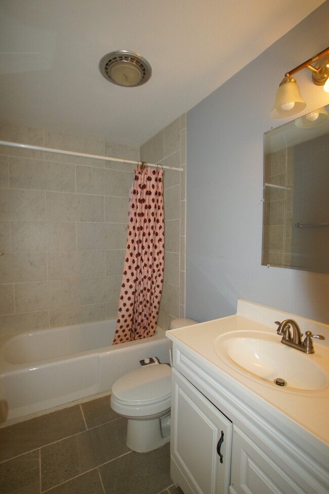 Building Photo - 205 Sunrise Ln