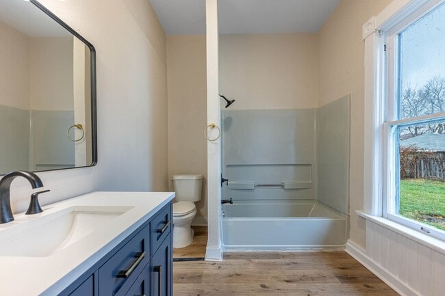 Building Photo - 4 Bed 3 Bath Single Family Home Available in Dayton*