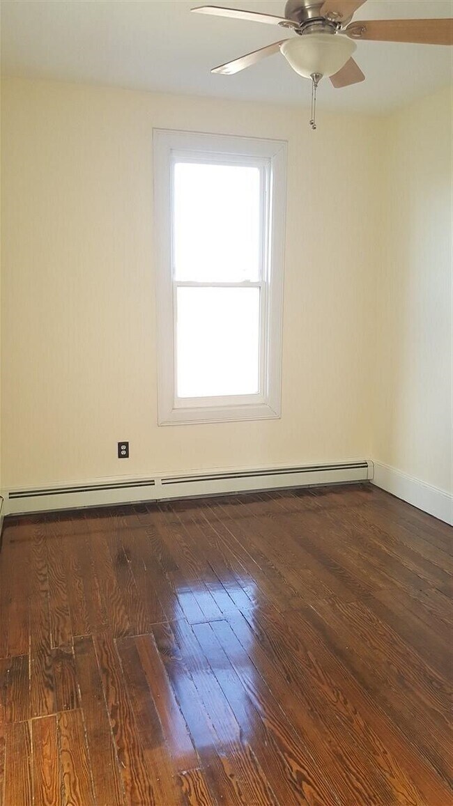 Building Photo - 106 Bowers St