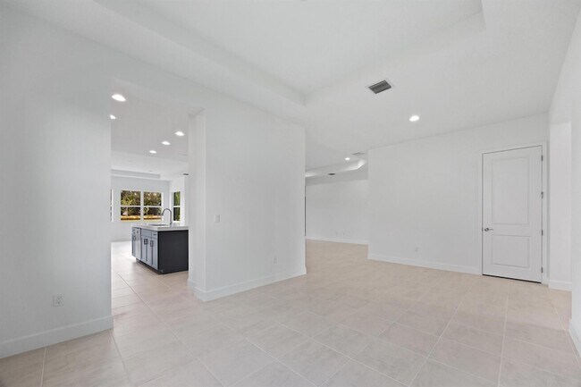 Building Photo - 15144 Wildwood Cir