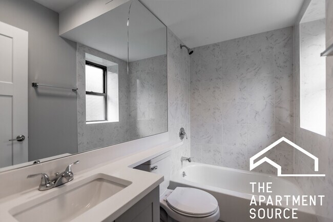 Building Photo - 1137 Oak Ave