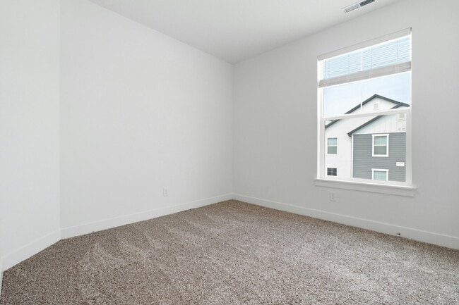 Building Photo - 858 Coulsen Dr