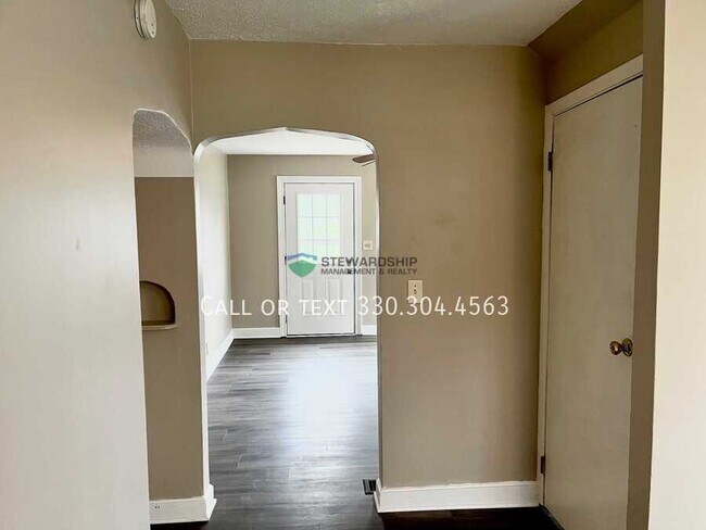 Building Photo - 133 Catherine St