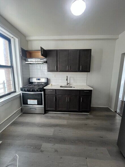 Primary Photo - 157 S Harrison St