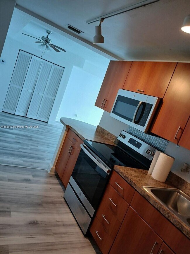 Building Photo - 7501 E Treasure Dr