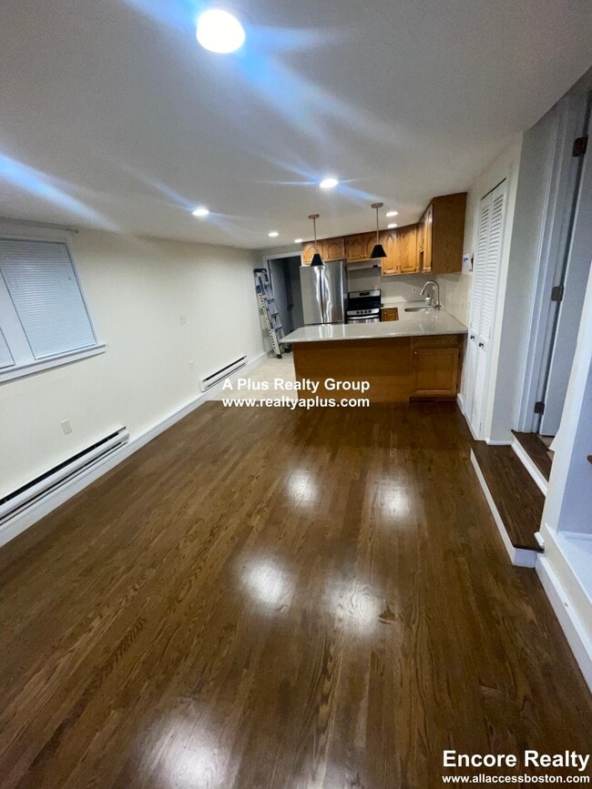 Building Photo - 842 South St