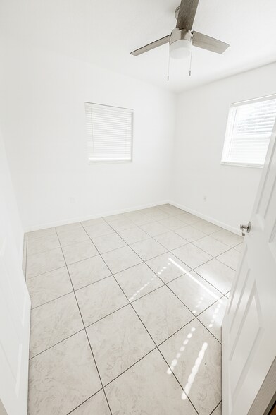 Building Photo - 3504 Lantana St