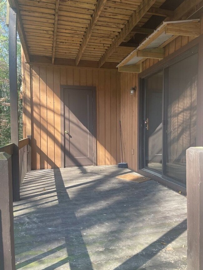 Building Photo - Condo in the heart of Winston-Salem!