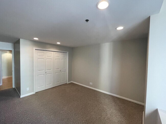 Building Photo - 48 W 300 S