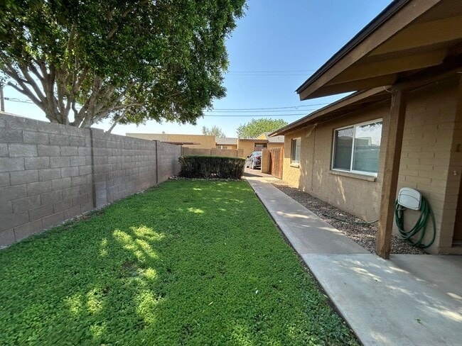 Building Photo - 1851 E University Dr