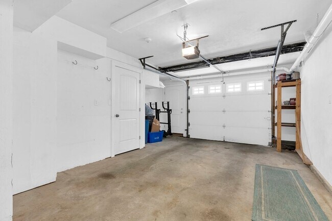 Building Photo - 83 Dresser St