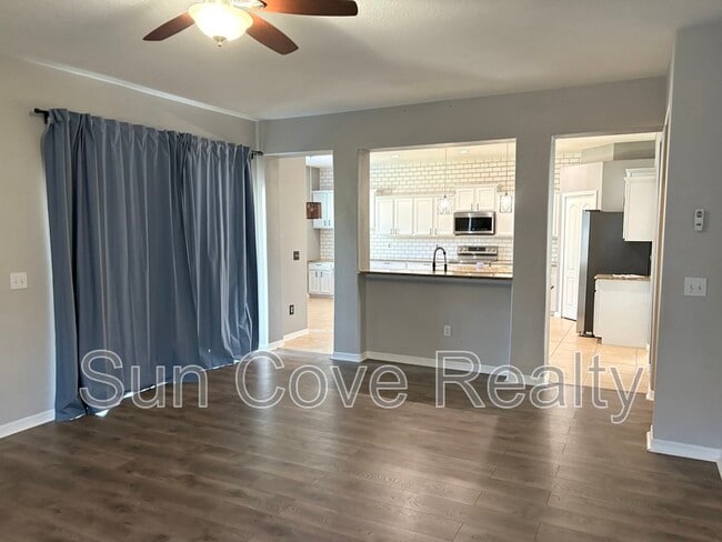 Building Photo - 2111 Roanoke Springs Dr