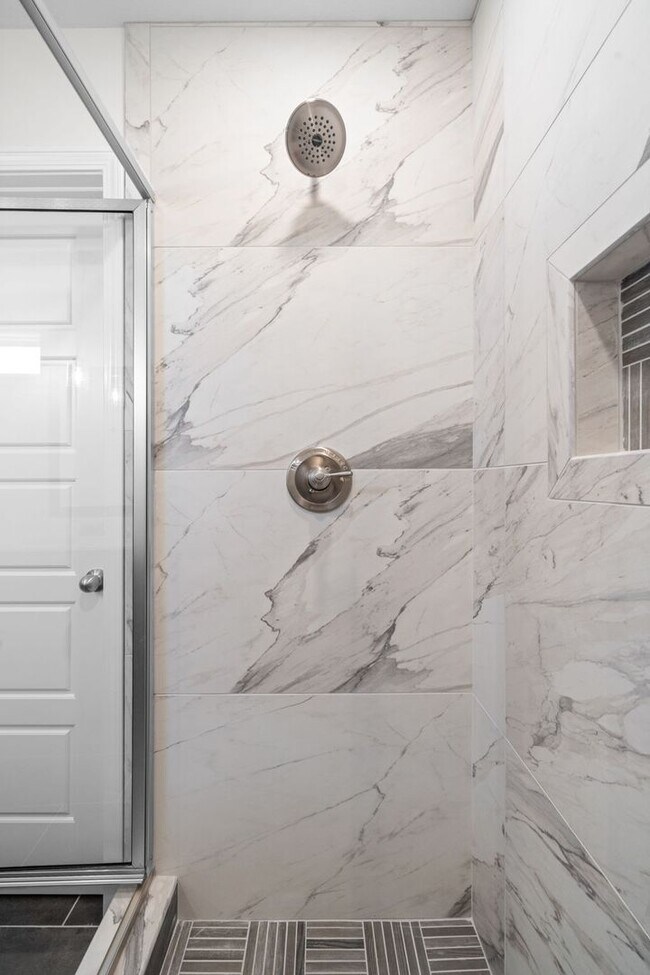 Building Photo - Pet Friendly Three Bedroom!