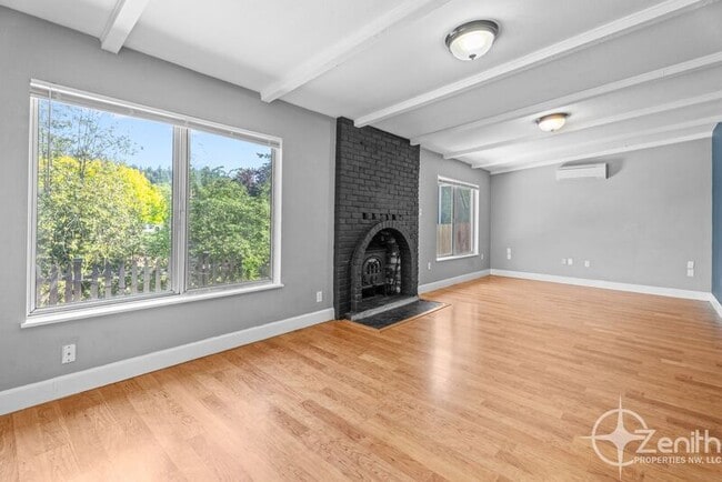 Building Photo - 427 I St