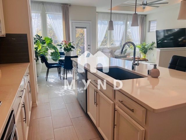 Building Photo - 10965 Cannes Memorial Dr