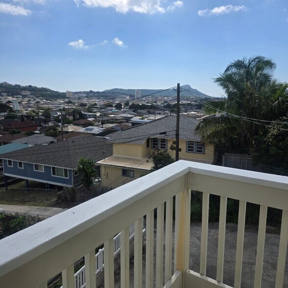 Building Photo - 1720 Palolo Ave