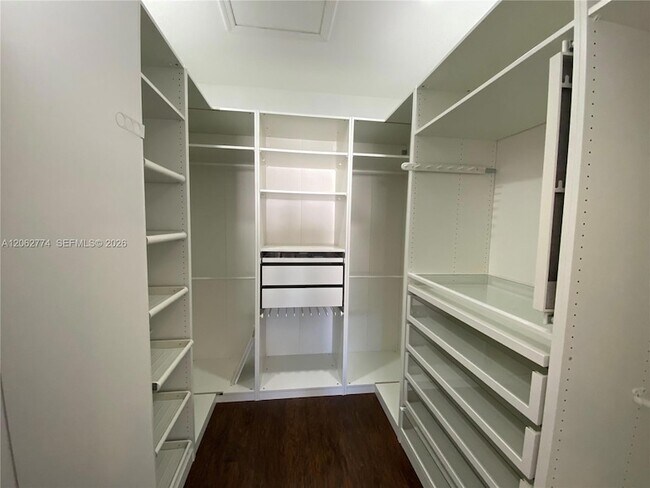 Building Photo - 343 NE 37th Terrace