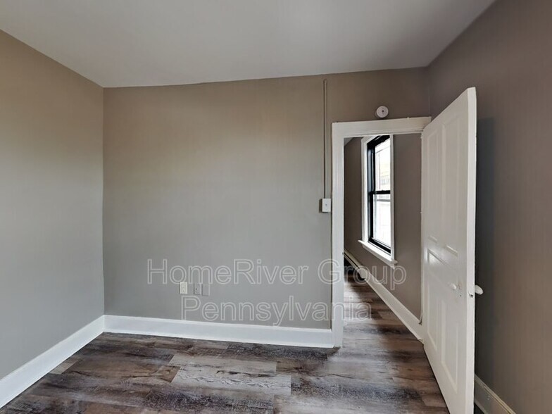 Building Photo - 33 S 18th St
