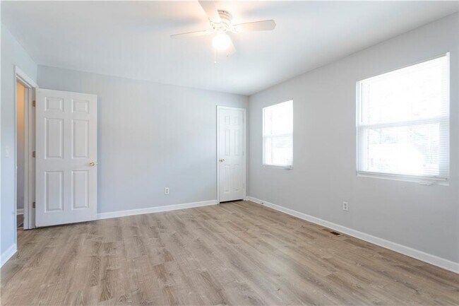 Building Photo - 1441 Springleaf Cir SE