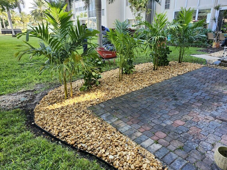 Building Photo - 2300 NE 1st Ln