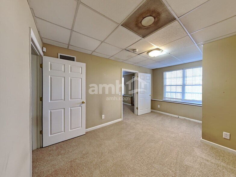 Building Photo - 5224 Ridgefalls Way