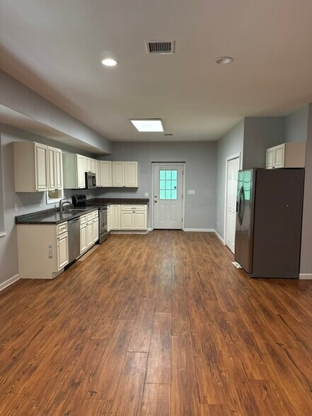 Building Photo - 288 Governors Hill Rd