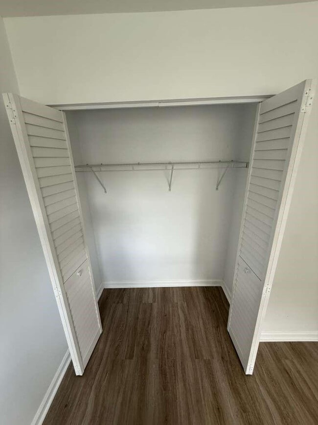 Building Photo - 902 E Tiffany Dr