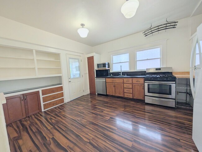 Building Photo - Market St. Duplex