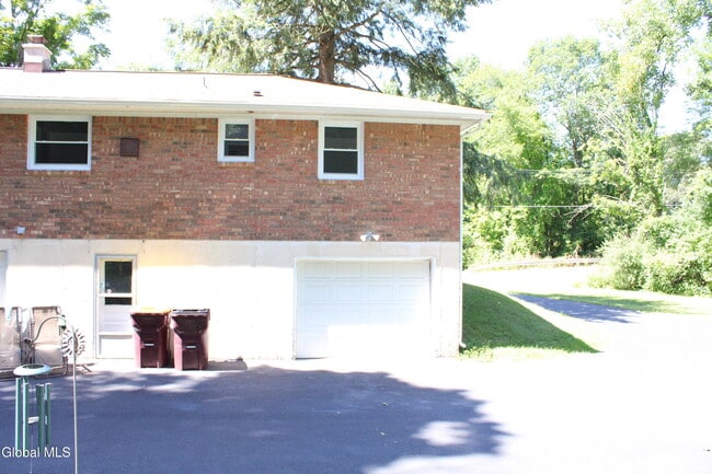 Building Photo - 8 Zelenke Dr
