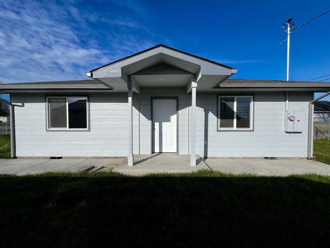 Building Photo - 2005 Ledwich Ave