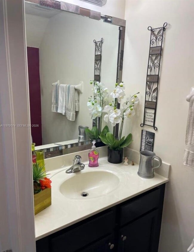 Building Photo - 3203 SE 6th St