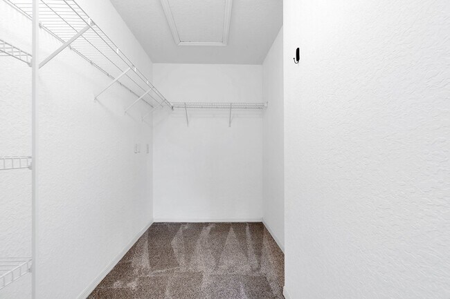 Building Photo - Stunning Designer Condo Remodeled to Perfe...