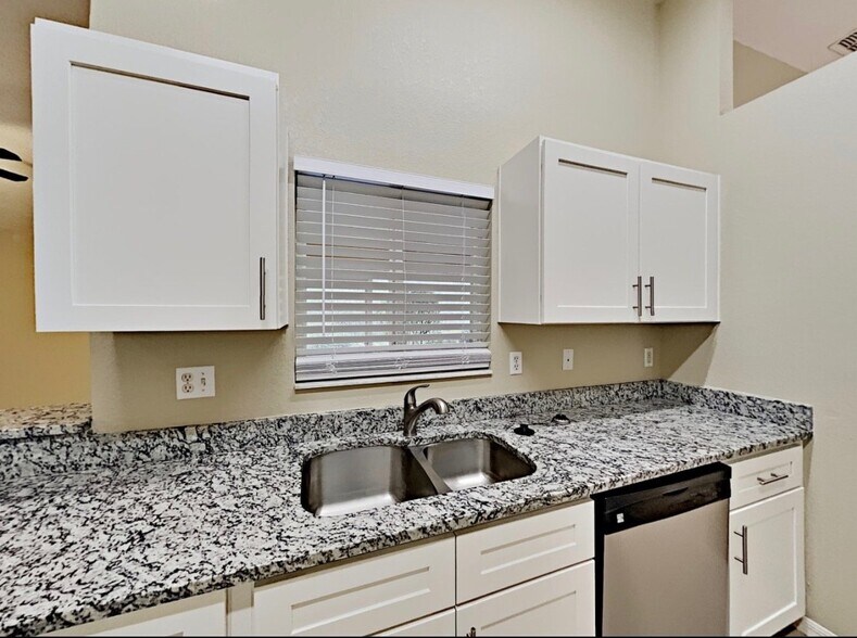 Building Photo - 2401 Boone Pl