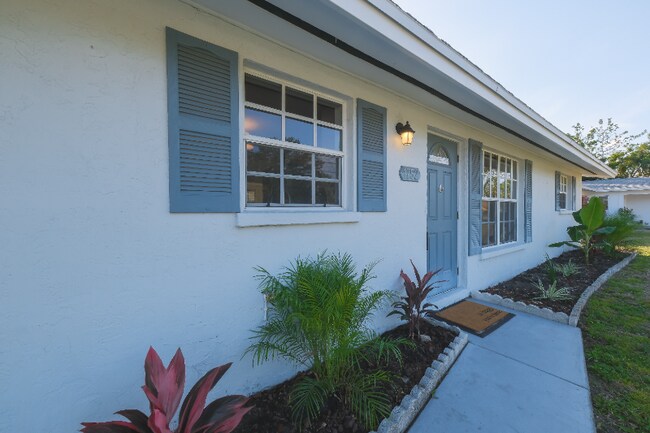 Building Photo - 1752 Banyan Dr