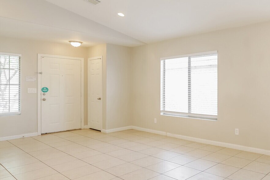 Building Photo - 6568 Duck Hill Springs Dr