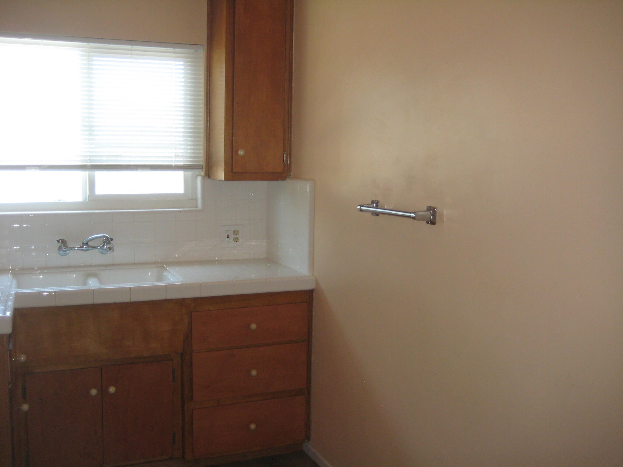 Kitchen - 467 S Downey Rd