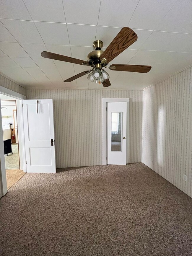 Building Photo - NICE CLEAN COUNTRY HOME, 3 BDRM 1.5 BA