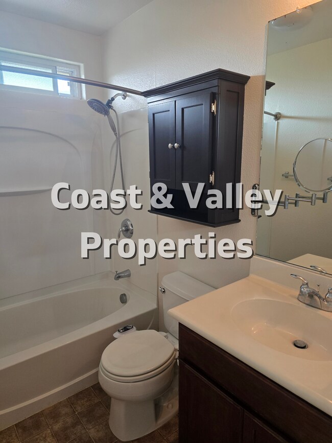 Building Photo - Salinas Home for RENT!!!