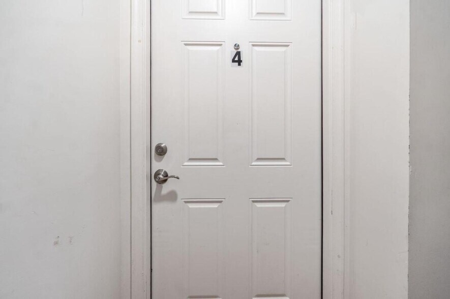 Building Photo - 212 Orange St SE