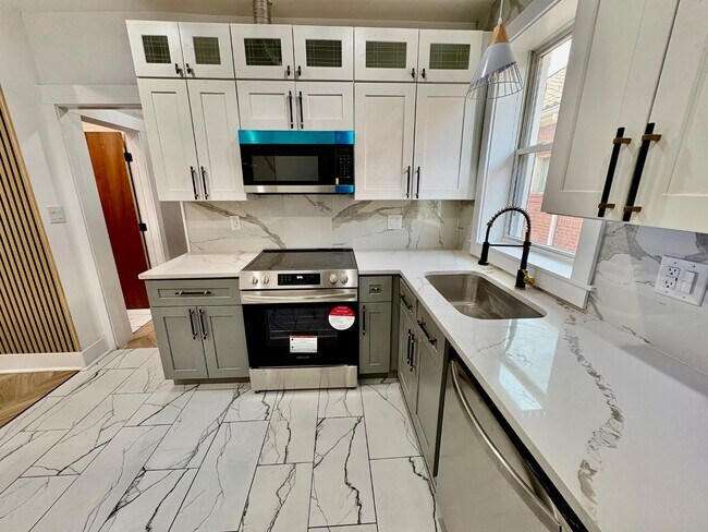 Building Photo - 5616 Phillips Ave