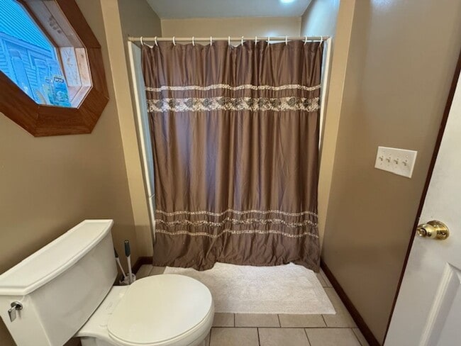 Building Photo - Spacious Three Bedroom, Two Full Bathroom Home with Chef’s Kitchen – Furnished Option Available!