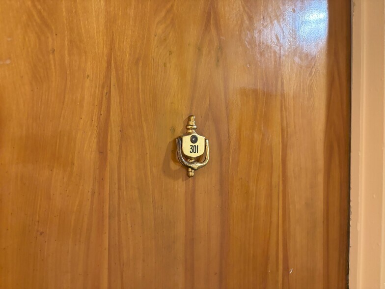 Building Photo - 1243 Beacon St