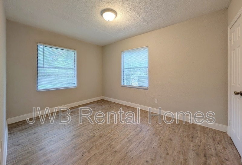 Building Photo - 3055 2nd St Cir