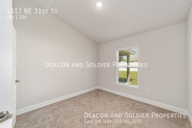 Building Photo - 4317 NE 31st St