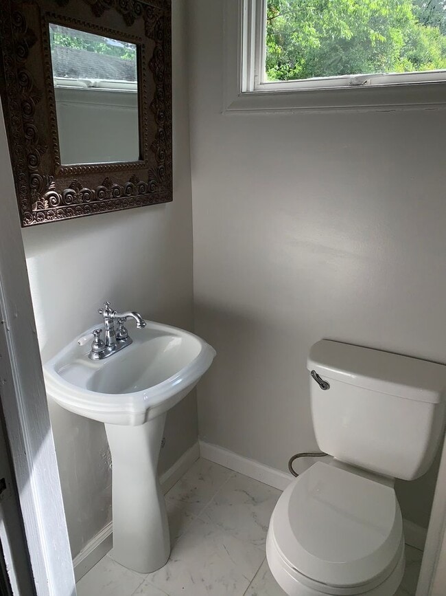 Building Photo - Charming and Modernized Three Bedroom Home...