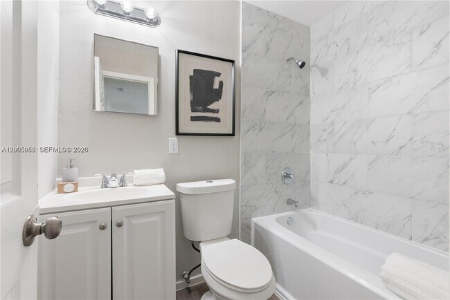 Building Photo - 452 SW 4th Ave