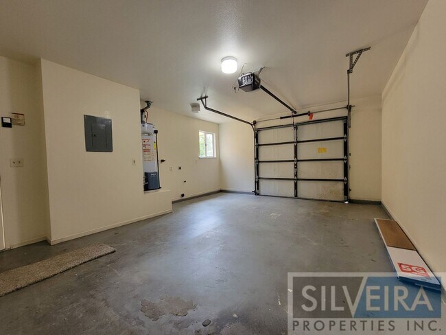 Building Photo - Unique 2 Bedroom Unit Available Now!