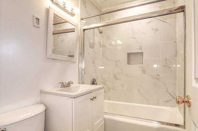 Building Photo - 911 17th St